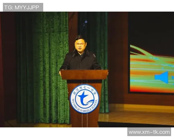 足球明星们齐聚一堂向坤坤致敬展现友谊与热爱之情