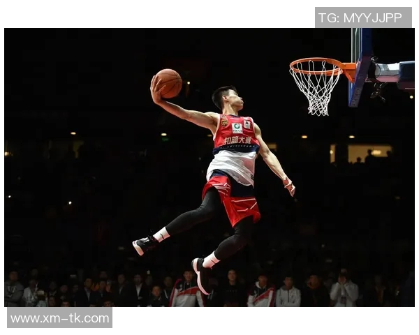 手指间的篮球传奇明星展现扣篮技巧与运动魅力的完美结合